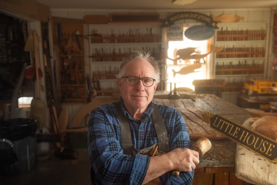 Un chef d’entreprise du bâtiment dans son atelier